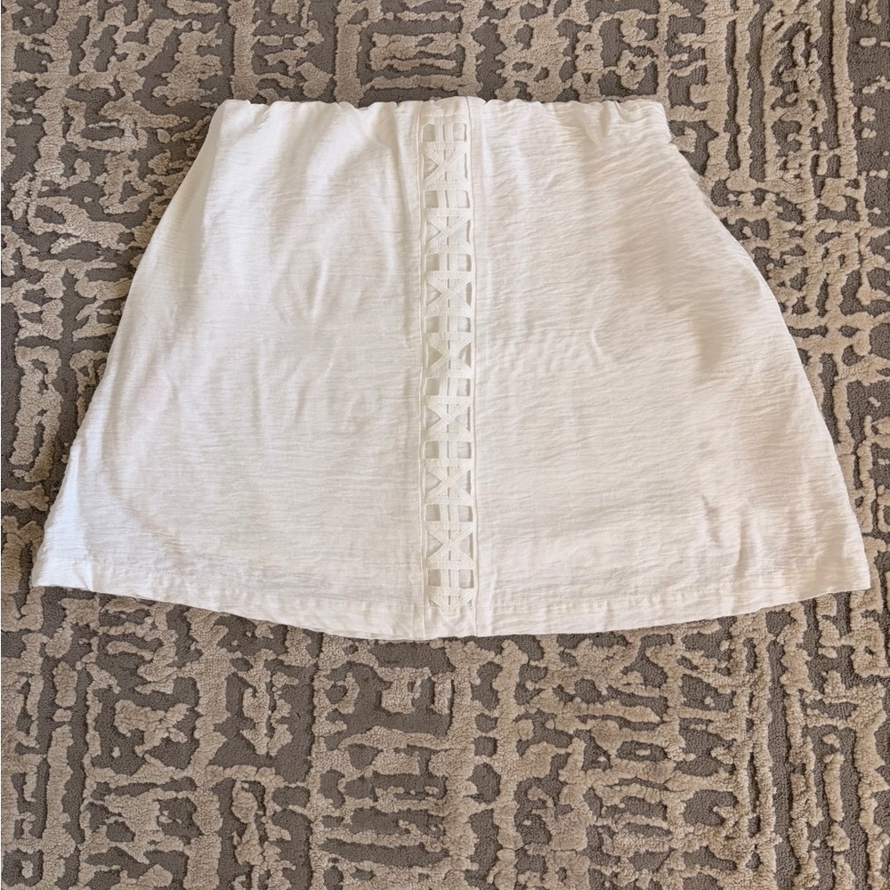 Mon Renn Elegant White Mini Skirt with Geometric Detail